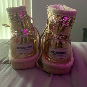 Size one shoe color is rose gold brand xiamiou